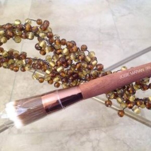 Josie Maran Vibrancy Foundation Brush (005) / FULL SIZE / BRAND NEW - Picture 4 of 5